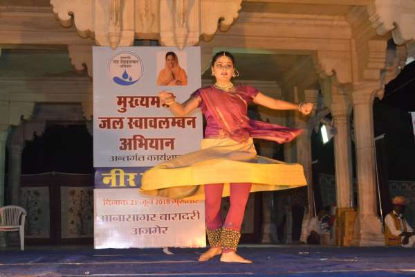 beautiful pics of dance performance at anasagar baradari