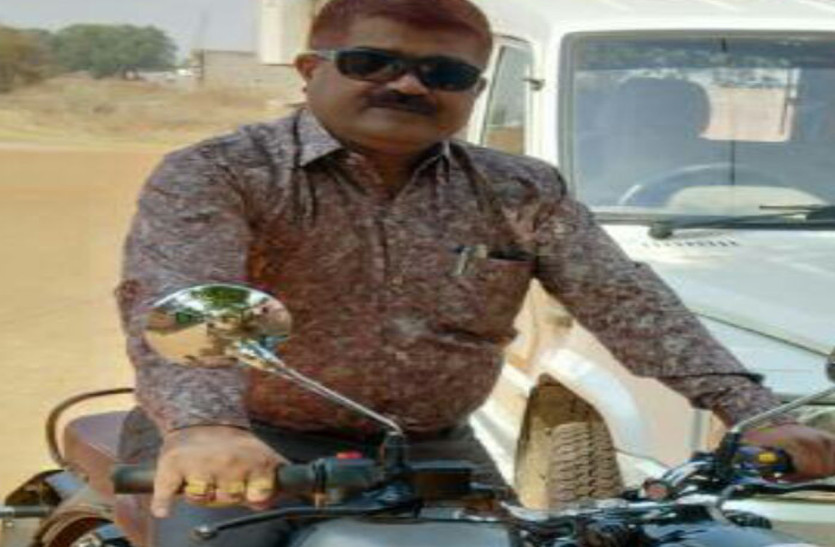 वाह रे गुरु जी... पत्नी तो पत्नी पूरे परीक्षा केंद्र में नकल कराने का इस प्राचार्य ने कर दिया दावा, फिर एक परीक्षार्थी ने किया कुछ ऐसा...