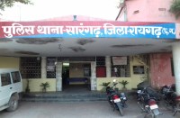 चालक ने तड़के एक घर में घुसा दिया कार, सवार छह लोगों की हालत गंभीर, घटना के बाद चालक हुआ फरार