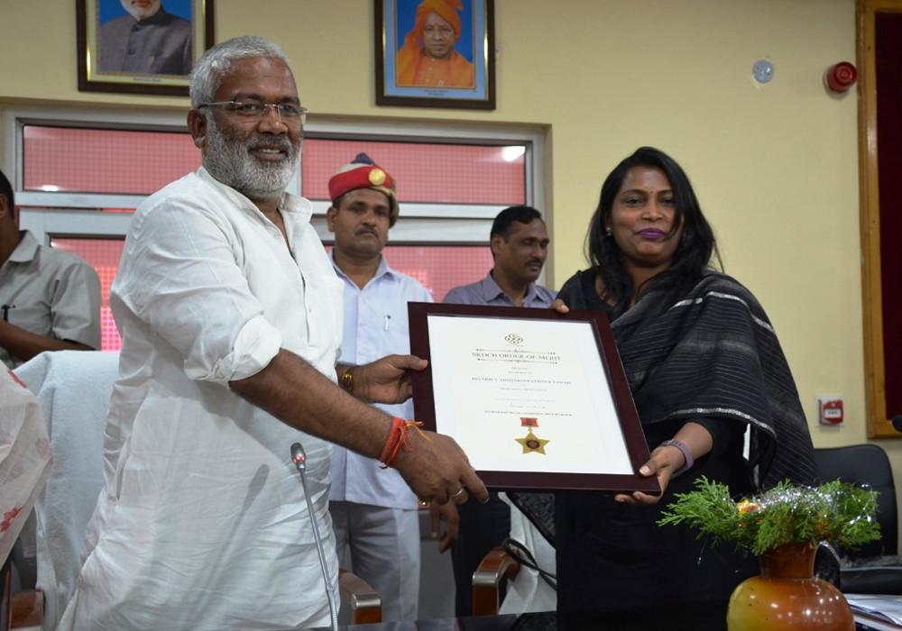 DM Selva Kumari J got award for project Etawah UP news