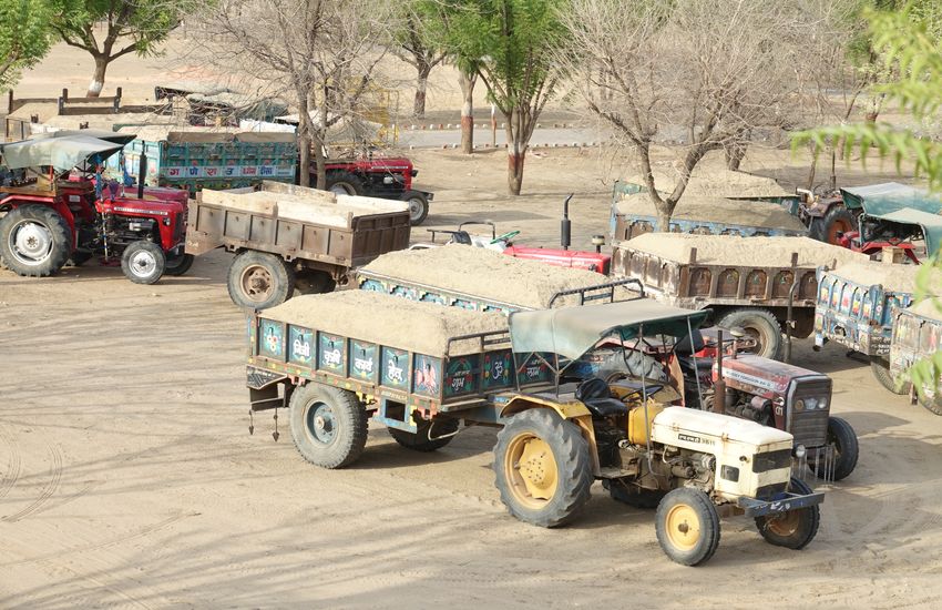 Seized half a dozen tractor-trolley full of gravel