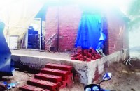 प्रशासन  का खौफ नहीं, स्थगन आदेश के बाद भी शासकीय भूमि पर तान दिया आलीशान बिल्डिंग