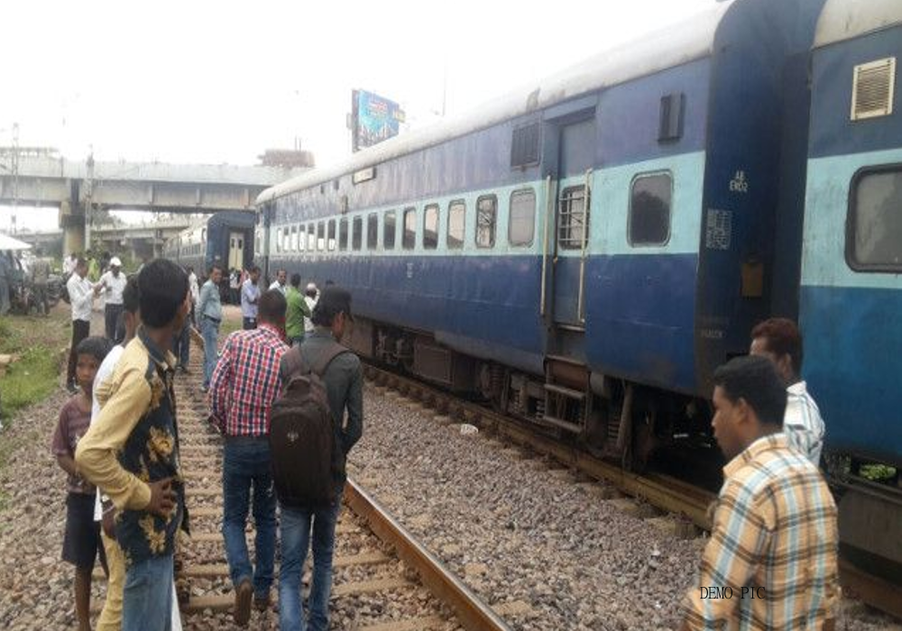 Robbery in Varanasi Sultanpur passenger train