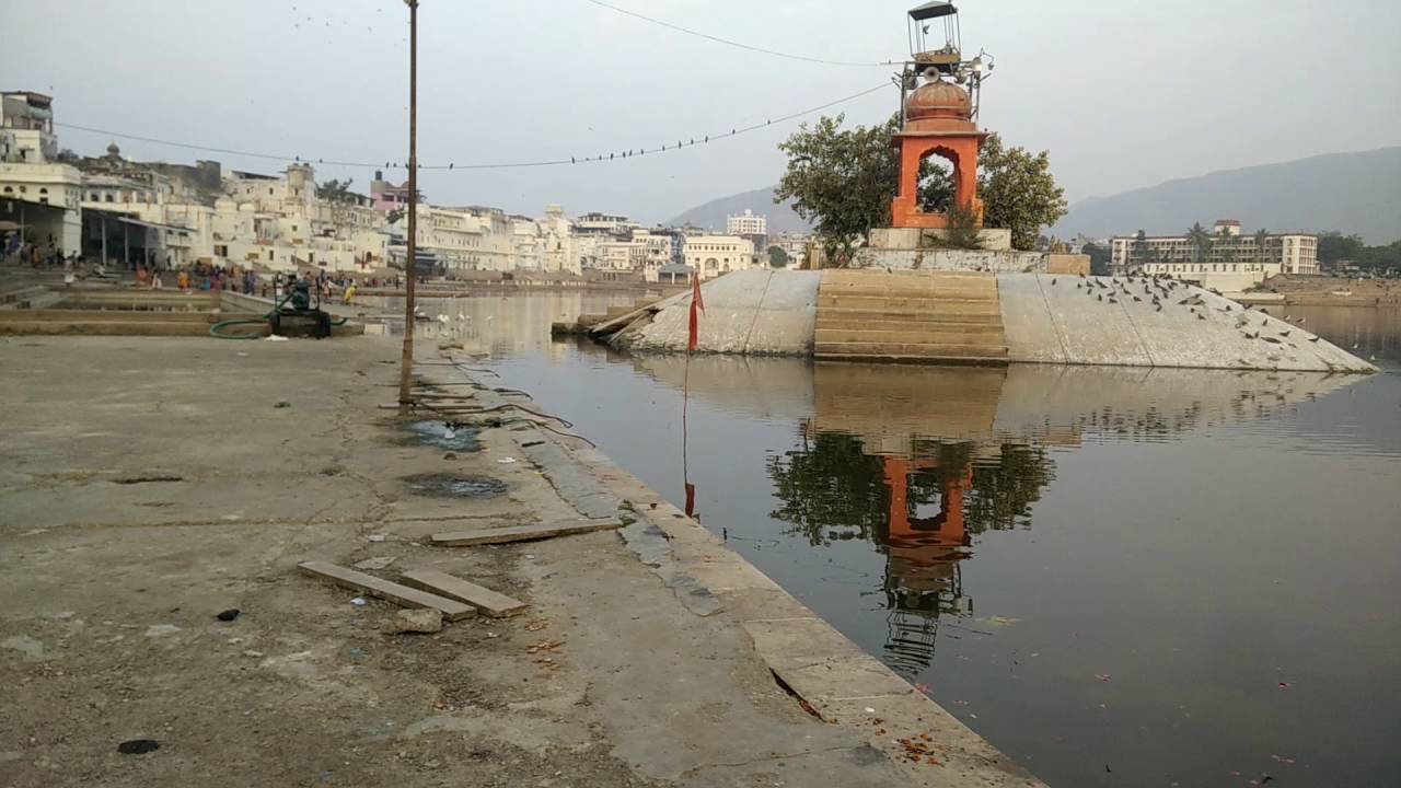 Big problem : sewerage water flowing in lake of pushkar