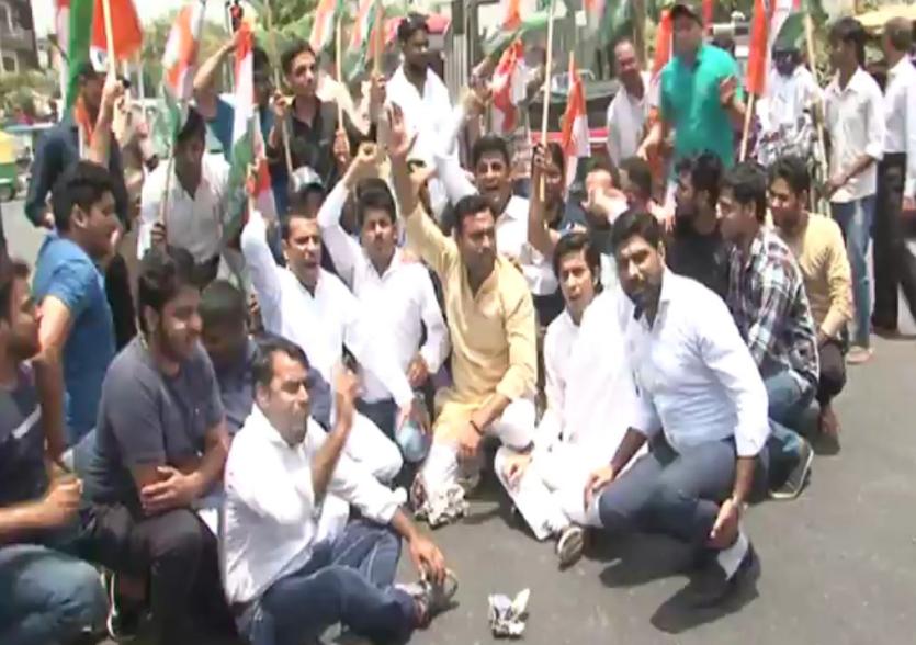 congress leaders protest