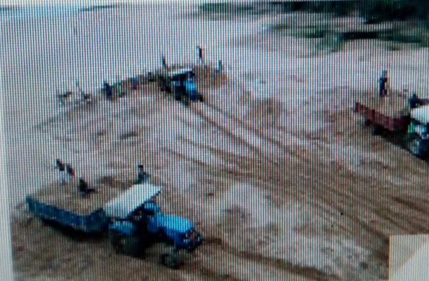 रेत तस्कर कर रहे माण्ड और चुईया नदी का सीना छलनी, शासन को लाखों के राजस्व का लगा रहे चूना, फिर भी विभाग मौन...