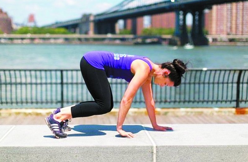 क्रॉल कीजिए और फिट रहिए