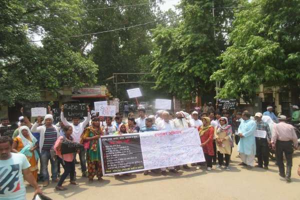 महिलाओं से रेप का विरोध