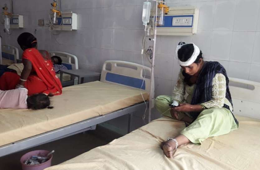 स्थानीय लोगों की मदद से घायलों को पहुंचाया गया हॉस्पिटल