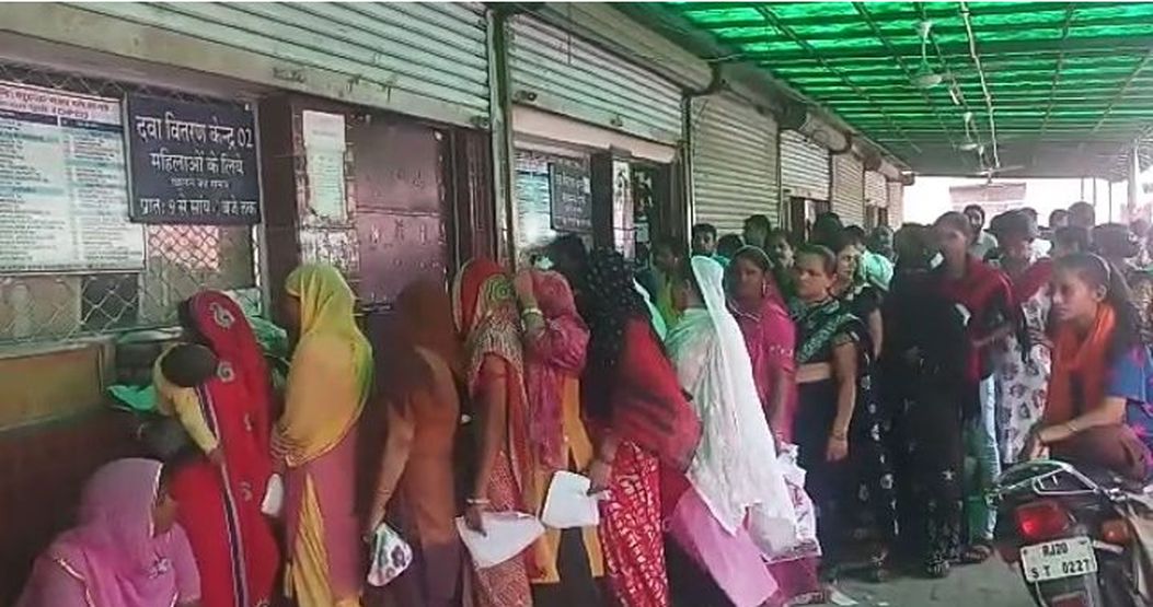 कोटा के सरकारी अस्पतालों के हाल: कहीं लगे है गन्दगी के ढ़ेर तो कहीं लम्बी कतारे