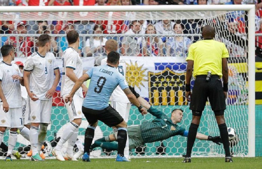 FIFA WC 2018 : उरुग्वे ने लगाई जीत की हैट्रिक, फ्री किक पर गोल कर लुइस सुआरेज ने दिलाई बढ़त