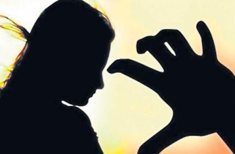 महिला कर्मचारी ने अधिकारी पर छेडख़ानी व प्रताडि़त करने के आरोप लगाए