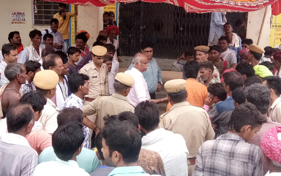 Before the camp, the Sarpanch started the lock at the Atal Seva Kendra