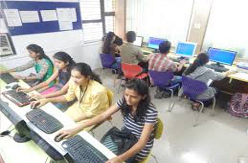 जुगाड़ के शिक्षकों से कम्प्यूटर शिक्षा हैंग, जिले में एक भी कम्प्यूटर शिक्षक नहीं