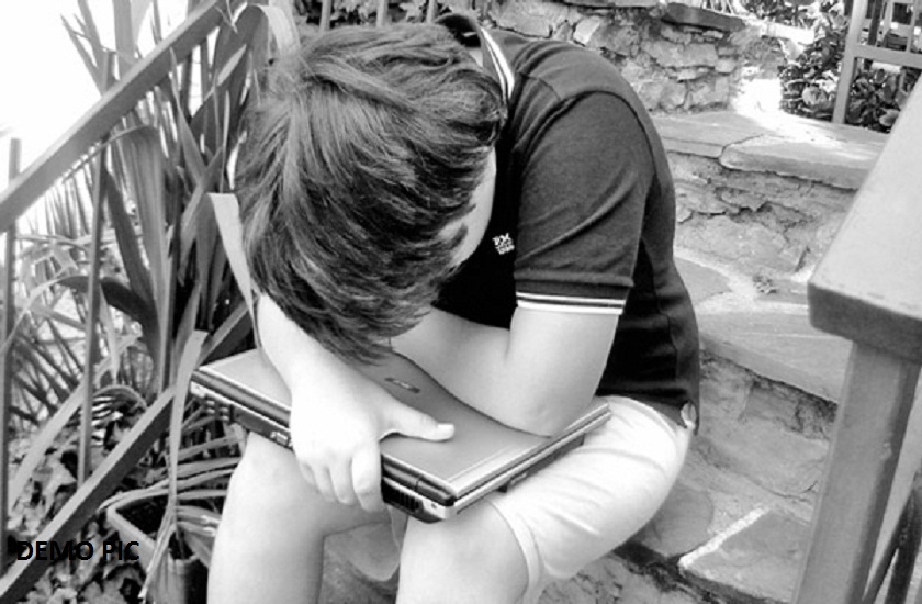 principal slaps student on yawning during prayer