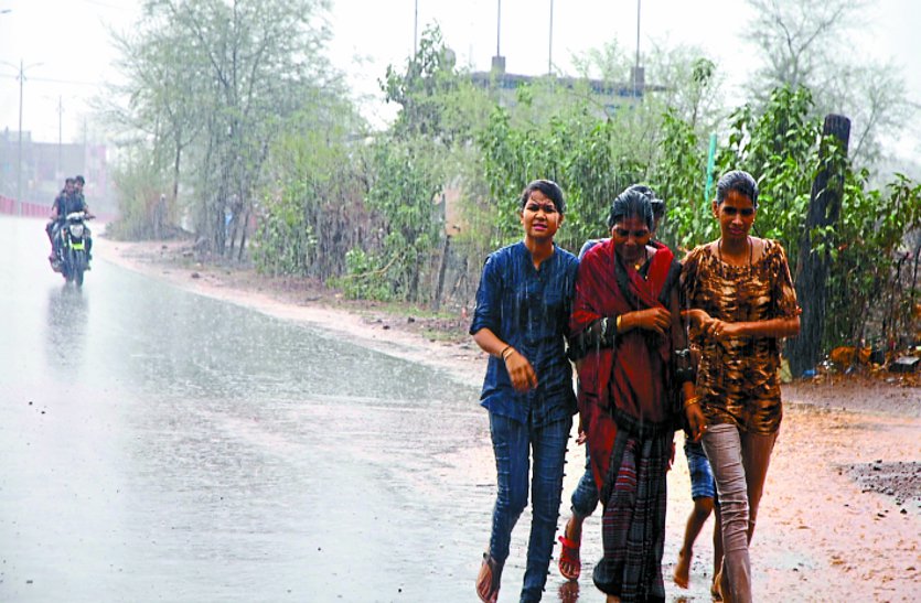 guna, guna news, guna patrika, patrika news, patrika bhopal, bhopal mp, barish, mousam, rainy season, enviroment, bijli, pani, guna barish,