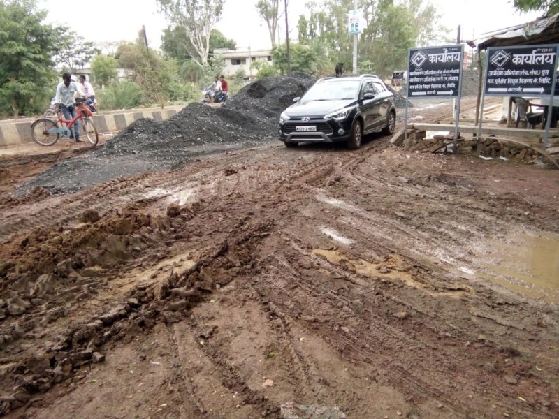 People troubled in sewer line construction