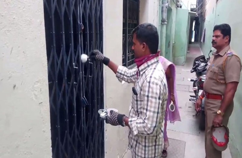 12 lakhs of stolen from the hardware shop