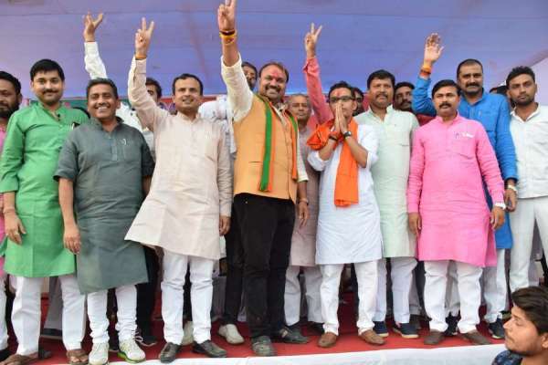 भाजयुमों प्रदेश अध्यक्ष ने शहर में निकाली बाईक रैली, देखें इनका जलवा