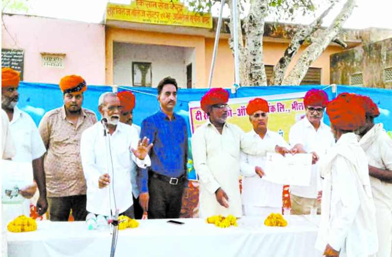 Distribution of loan waiver certificate to farmers in bhilwara