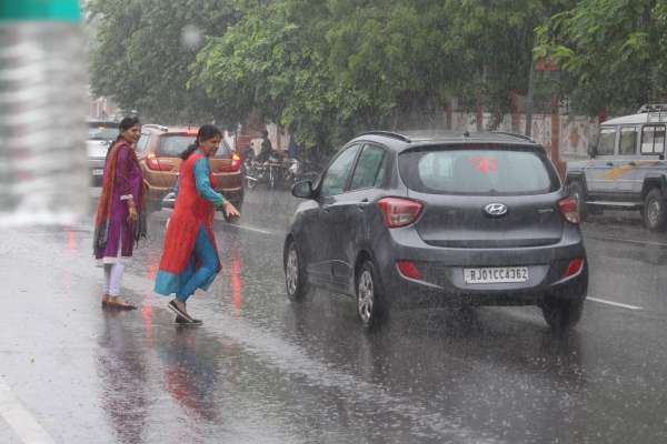 beautiful pics of rain in rajasthan