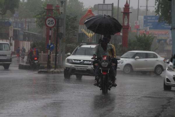 beautiful pics of rain in rajasthan