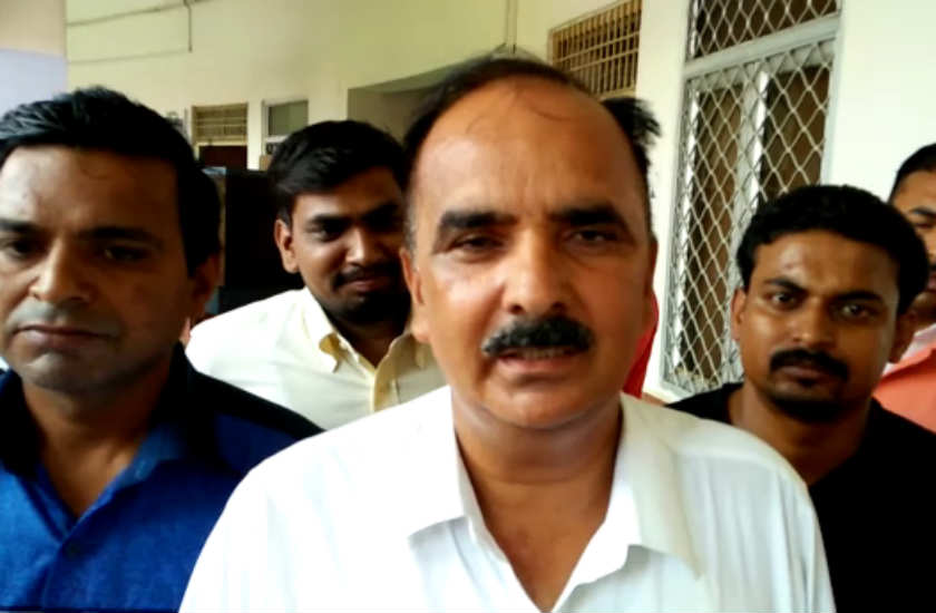 आगरा में रेलवे कर्मचारियों के बच्चों का भविष्य अधर में, केंद्रीय विद्यालय निर्माण का मुद्दा उठाया
