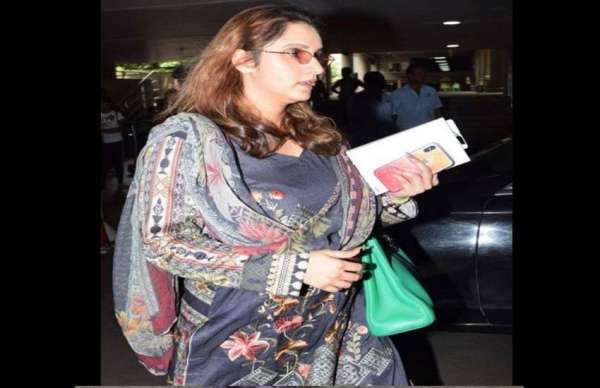 sania mirza spotted at airport with her baby bumps