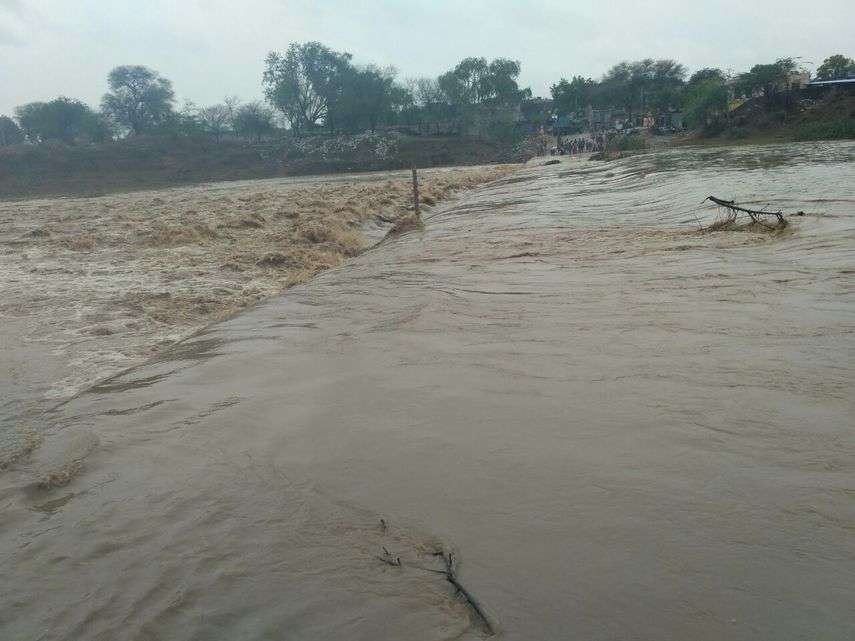 नदी में आया उफान