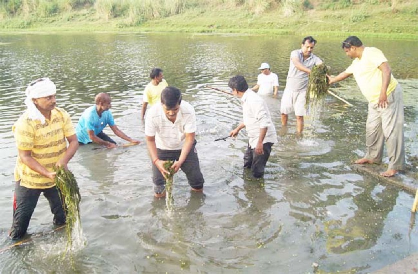 bharat raksha dal cleaning tamsa river near chandra rishi ashram