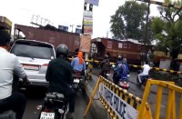 Video Gallery : टीपी नगर रेल फाटक पर हर रोज लग रही जाम, कोयले से भरी मालगाड़ी की रफ्तार हो गई धीमी