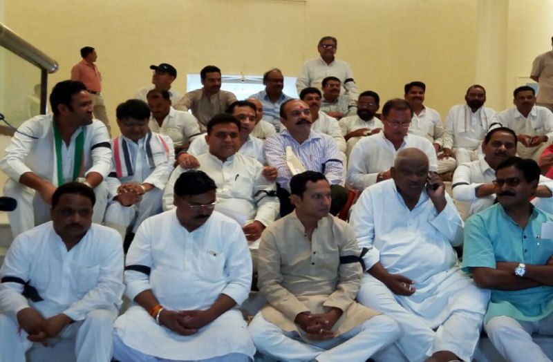 Dummy assembly,डमी विधानसभा का सत्र,hindi news,latest news,mp news,today news,Congress,latest news,Congres news,black band,Congress leaders,mp vidhansabha,news Vidhan Sabha