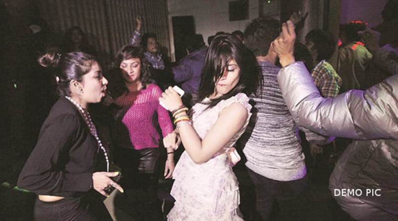 police raid, hookabar and beer bar in udaipur