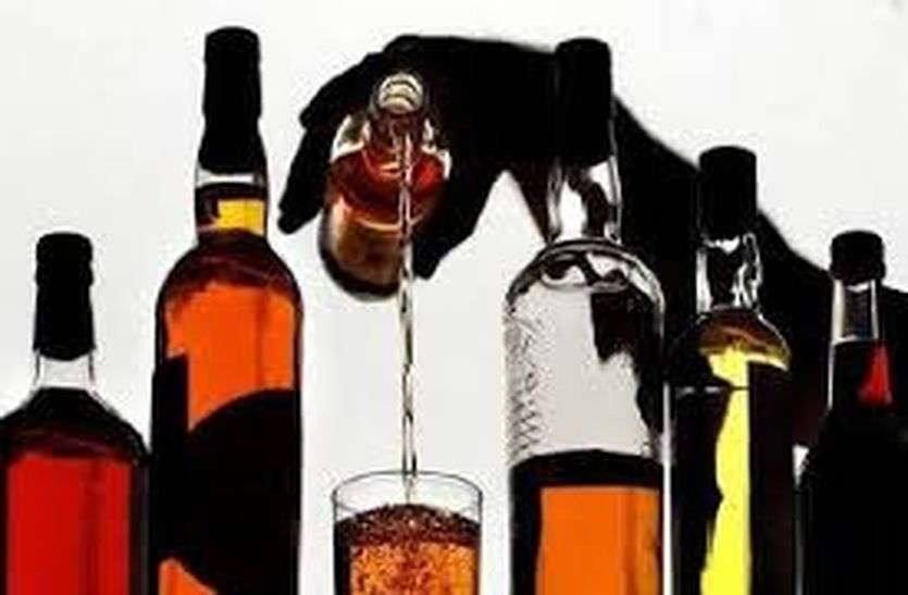 हाईवे पर चल रहे शराब के अवैध कारोबार