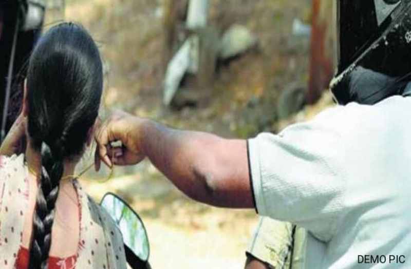 Scooter rider chains snatch away in bhilwara