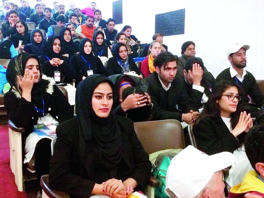 कश्मीर में छात्रों के उज्ज्वल भविष्य के लिए की जा रही हैं खास पहल, देखें वीडियो