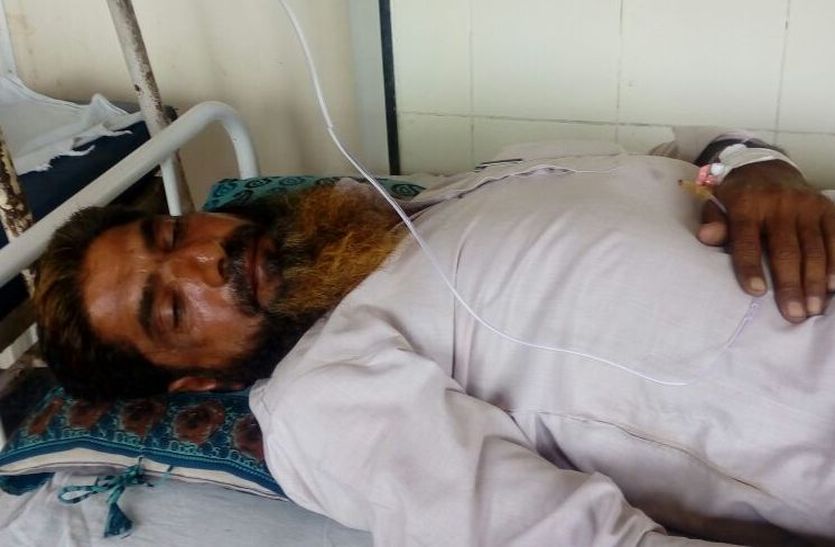 Attacker attack on Bike rider serious injured in laxmangarh sikar