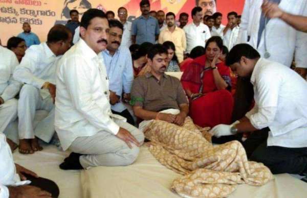 टीडीपी सांसद सीएम रमेश ने खत्म किया अपना अनिश्चितकाली भूख हड़ताल