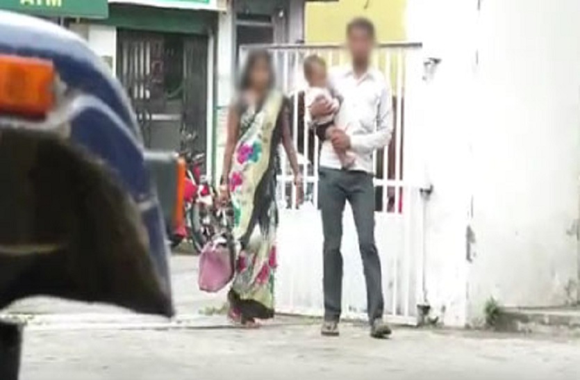 चलती बस में महिला से कंडक्टर और चालक ने किया दुष्कर्म, कुछ इस तरह बचाई अपनी जान