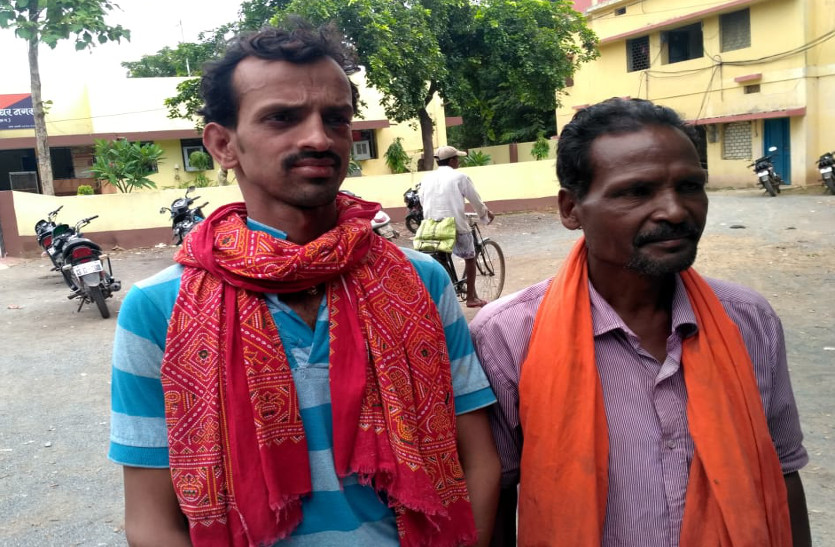 एमएसपी की बस रोक कर ठेका श्रमिक को ग्रामीणों ने पीटा, घायल पहुंचा थाने