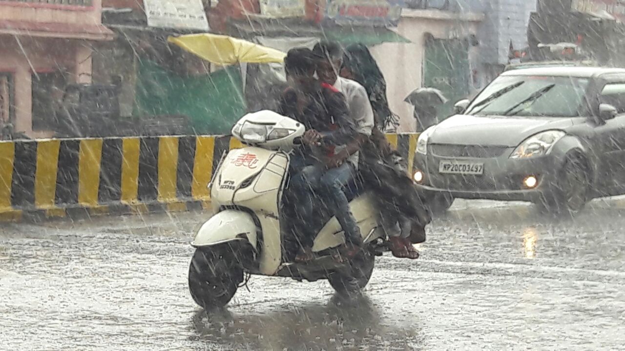monsoon update sunday heavy rain in mp
