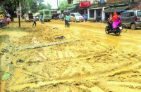 इस सड़क की ये है खासियत, जी हां, इस पर चलना तो नहीं पर फिसलना होगा आसान