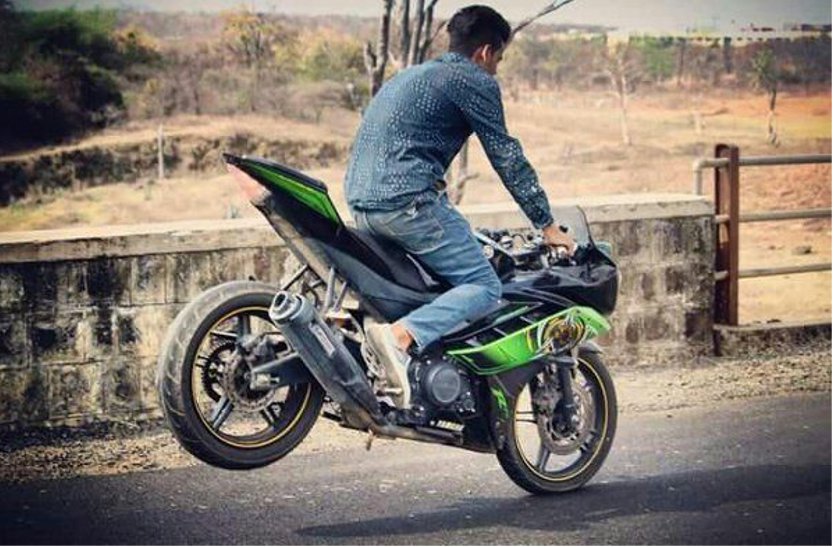bikers stunt