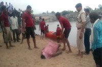 दोस्तों के साथ पिकनिक मनाने आए युवक की नदी में डूबने से हुई मौत, गोताखोरों ने निकाला शव