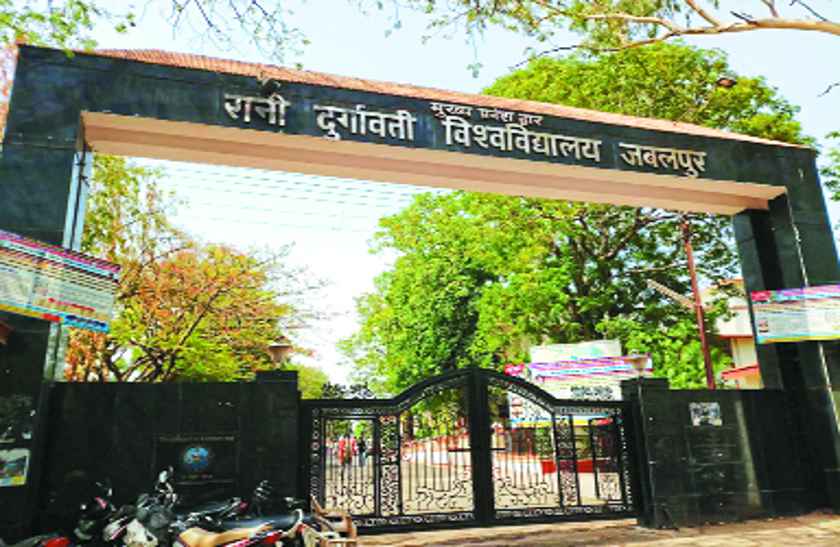 18 workers Security for students 'some departments in CCTVs