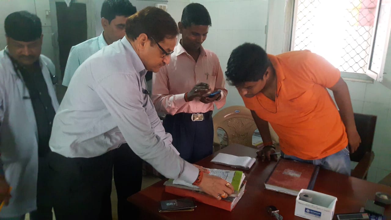 DM Faizabad Dr Anil Kumar Pathak inspected Shri Ram Hospital Ayodhya