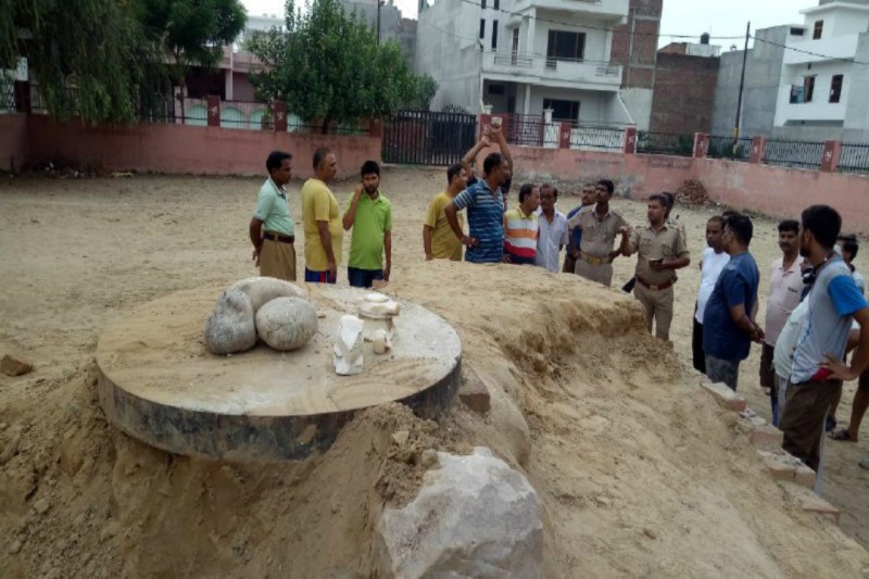 Allahabad me Murti Todi