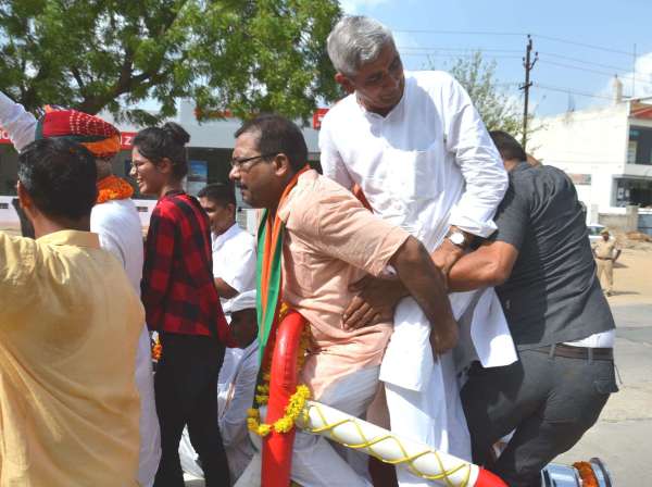 BJP State President Madan lal Saini Reached at Home Town Sikar