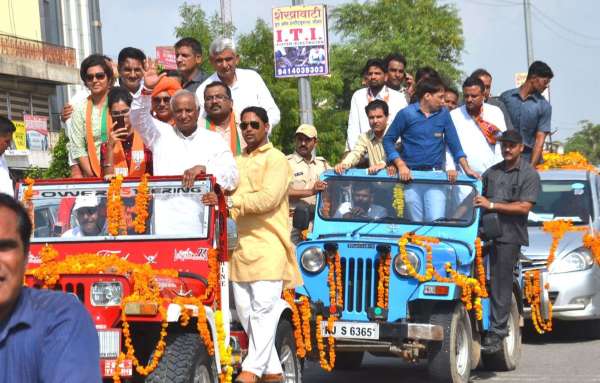 BJP State President Madan lal Saini Reached at Home Town Sikar