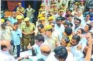 Congress demonstrates on UIT in bhilwara